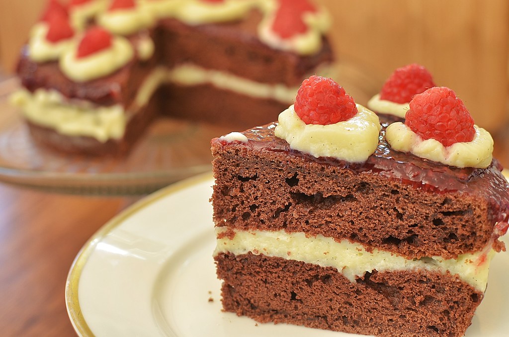 Rebanada de pastel de chocolate húmedo